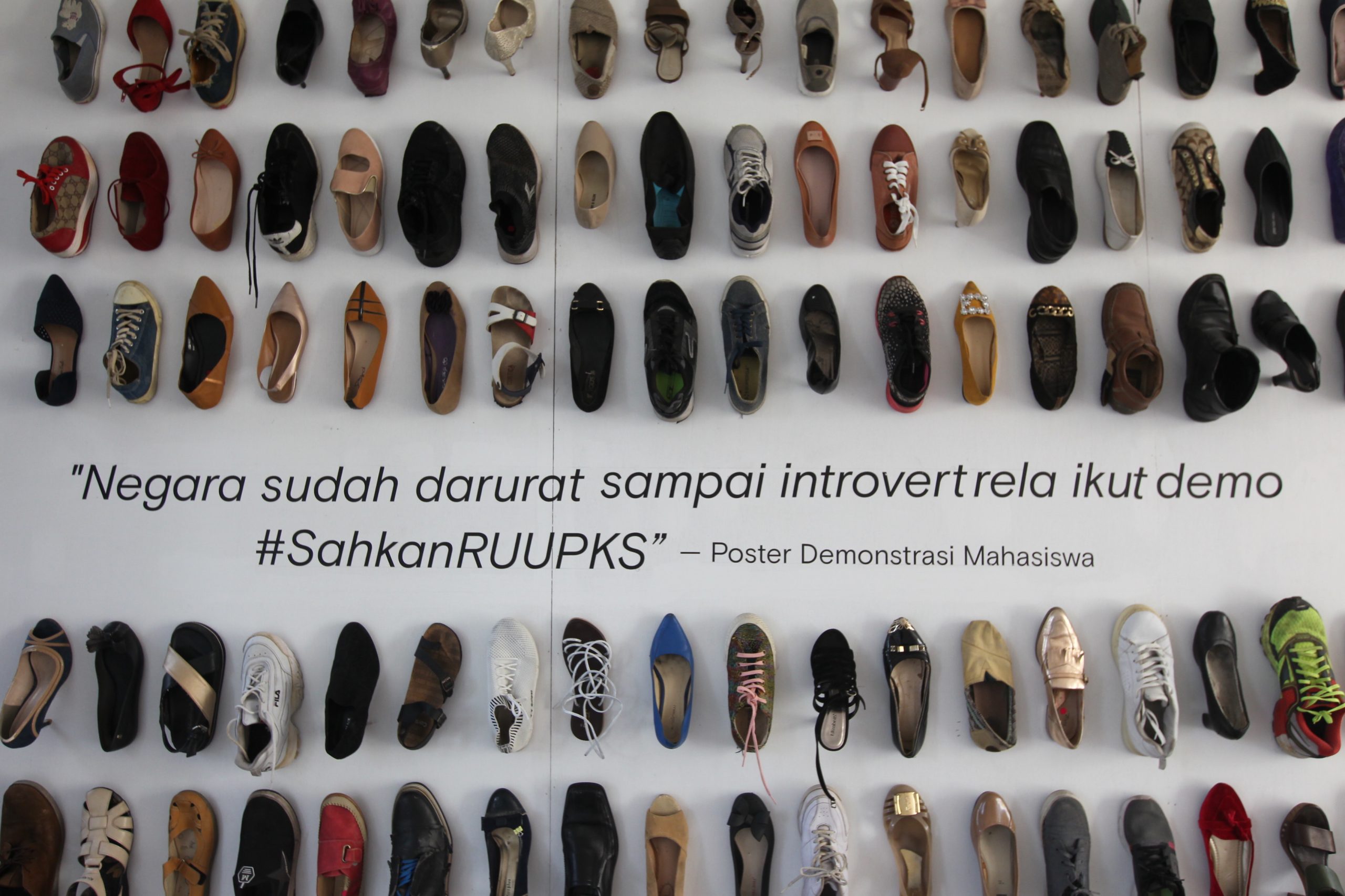 Kampanye ‘Shoes Art Installation’ Dorong Pengesahan RUU PKS