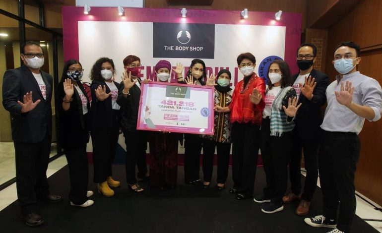The Body Shop Indonesia Serahkan Ribuan Tanda Tangan Hasil Petisi RUU PKS ke DPR
