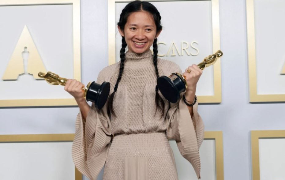 5 Fakta Menarik Chloe Zhao, Sutradara Perempuan Asia Pertama Peraih Oscar