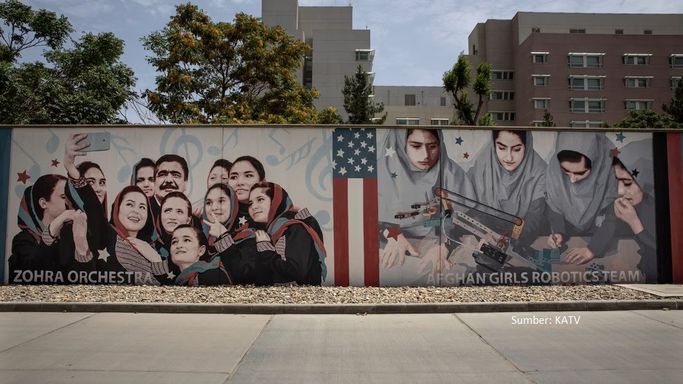 Corat-Coret di Dinding Afghanistan: Bisakah Mural Bicara Saat Kritik Dibungkam?