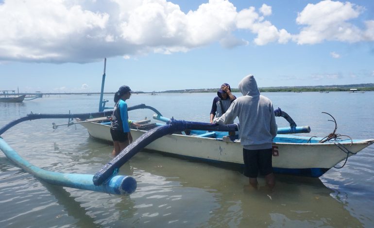 Baik, Buruk, dan Tantangan Nelayan Bali: Saya Beralih ke Perahu Tenaga Surya