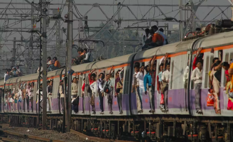 Bergelantung di Kereta India, Sisa Penjajahan yang Mencolok Mata