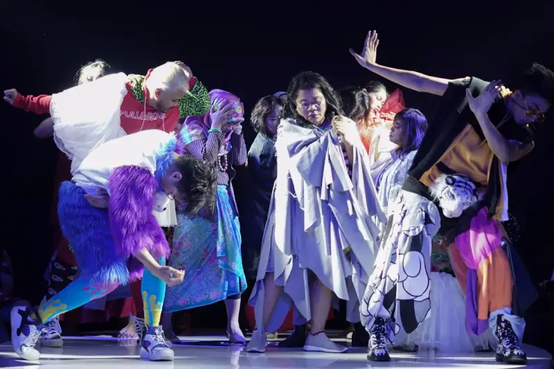 Fashion, Theatrical Performance and Activism in Fashion ForWords