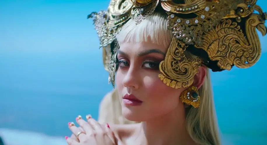 Agnez Mo: Simalakama Minoritas