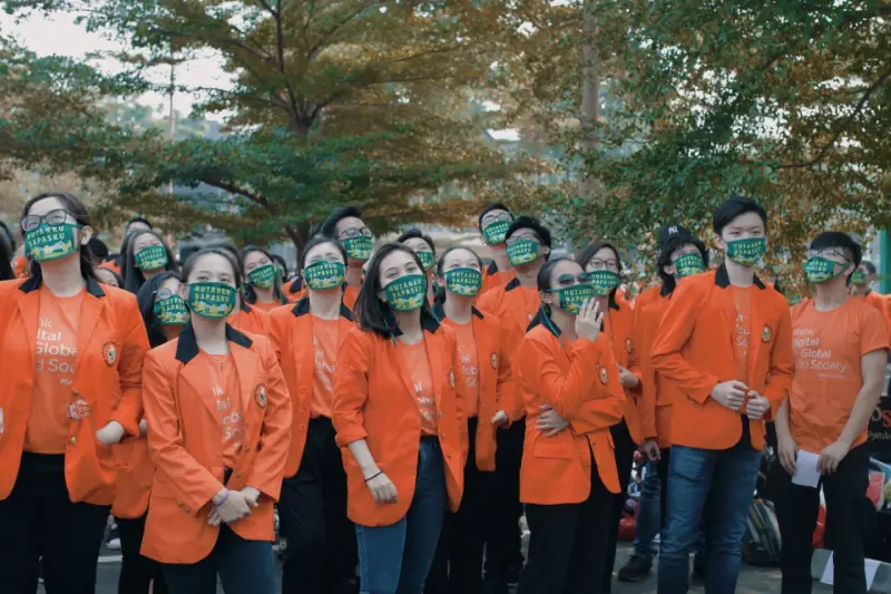 Puluhan Ribu Masker “Hutanku Napasku” Dibagikan di 7 Titik Transportasi Publik