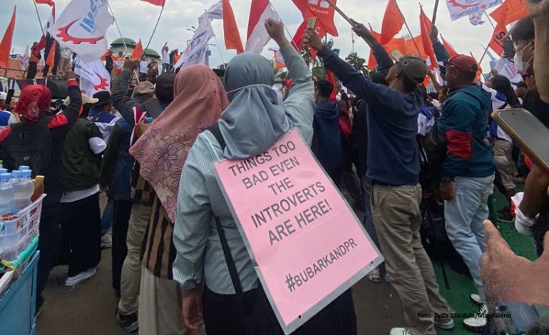 Serba-Serbi Respons ‘Absurd’ DPR: ‘Demonstran Brengsek’ hingga ‘Takut Enggak Bisa Pulang’