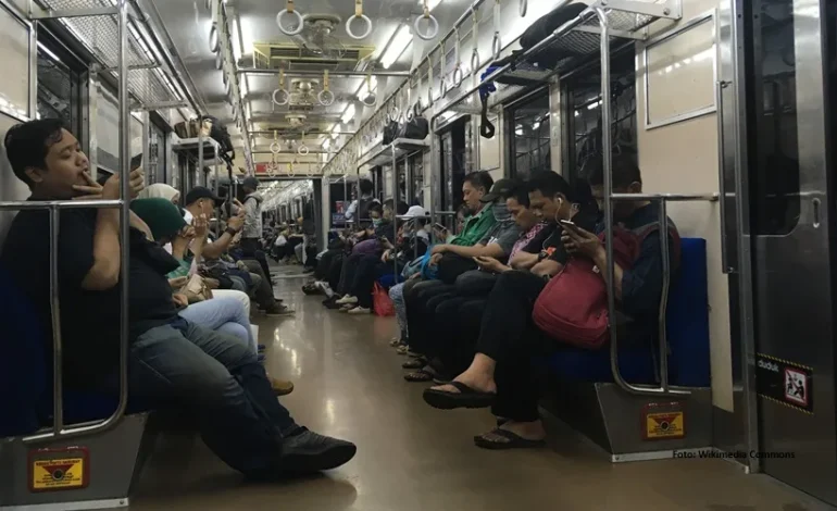 Dari ‘Anker’ Cikarang Saya Belajar, Rumah Bukan Tempat Pulang tapi Alasan Bertahan