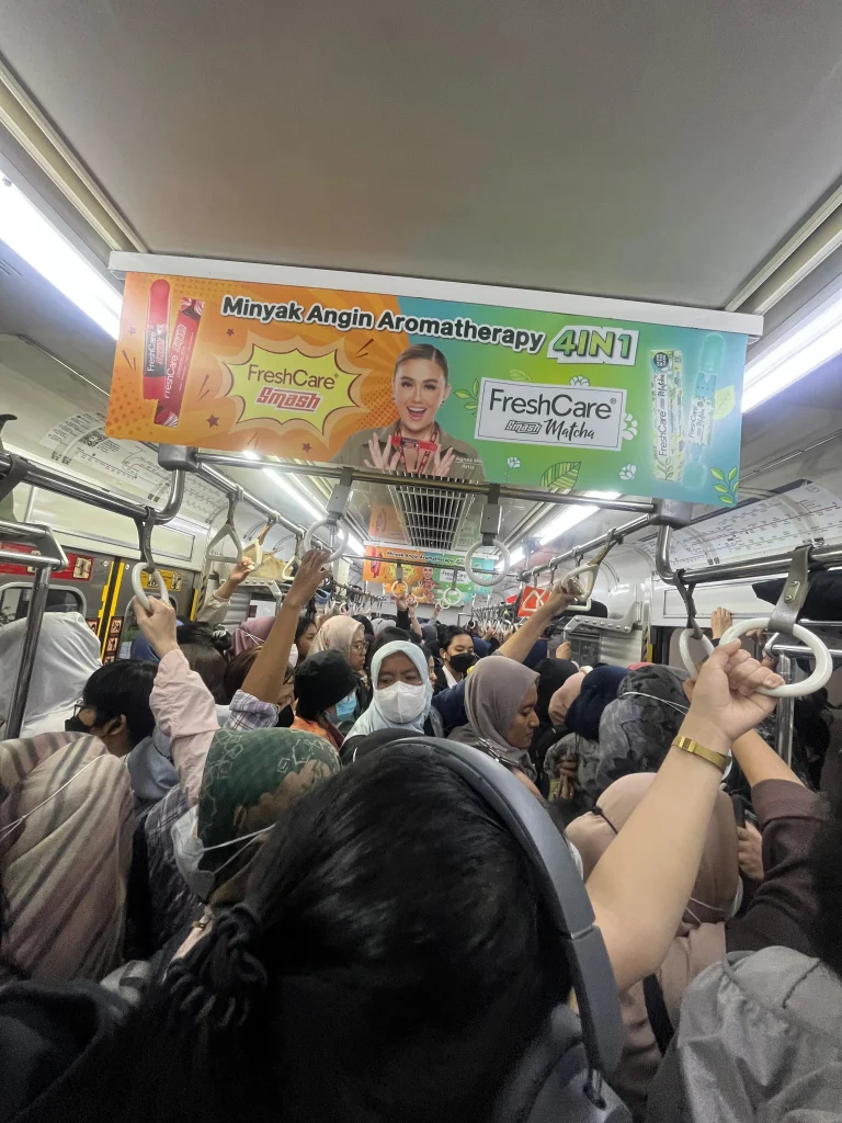 foto Kepadatan KRL Jabodetabek