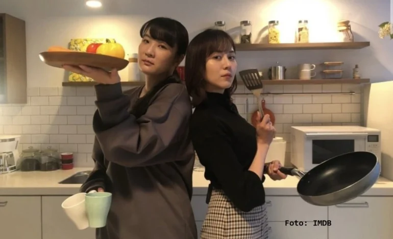 Lewat makanan, drama lesbian She Loves to Cook, She Loves to Eat eksplorasi aseksual lesbian dan diskriminasi gender di Jepang.