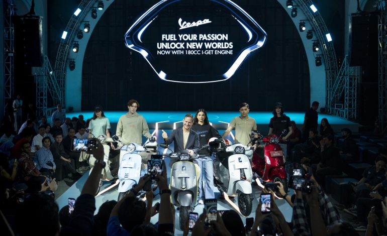 Vespa Primavera dan Sprint 180 Meluncur: Lebih Bertenaga, Terhubung, dan Ikonik