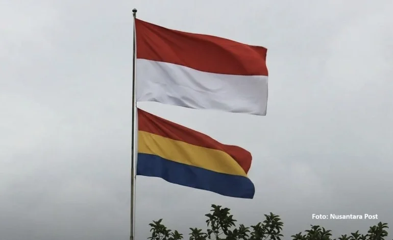 bendera dayak borneo berkibar