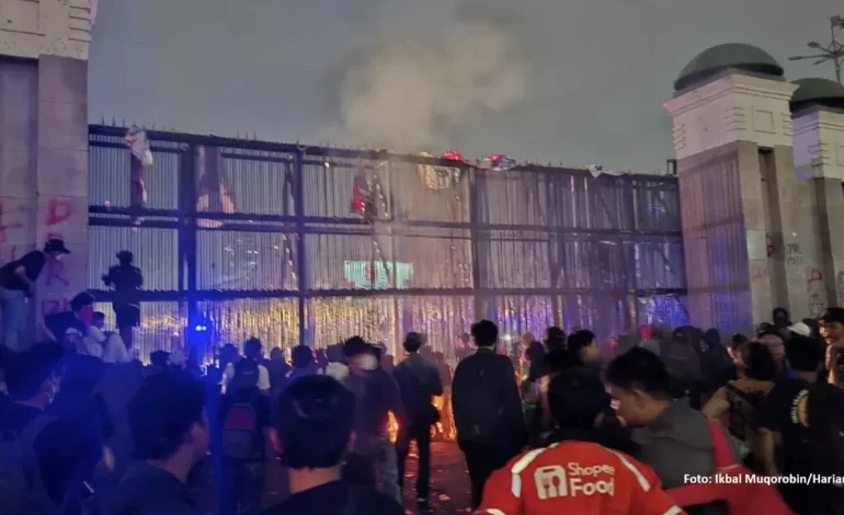 Fakta Demo 27 Agustus 2026: Tuntutan Warga Pati hingga Kericuhan Malam di Depan DPR