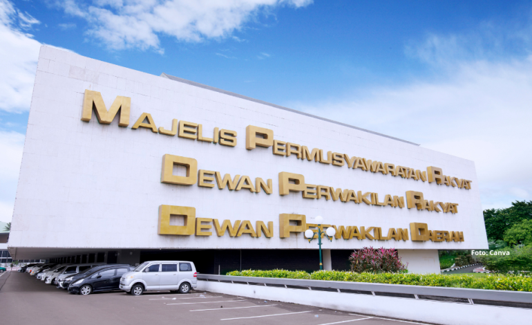 ‘Everything is Political’ tapi Kenapa Rakyat Dijauhkan darinya?