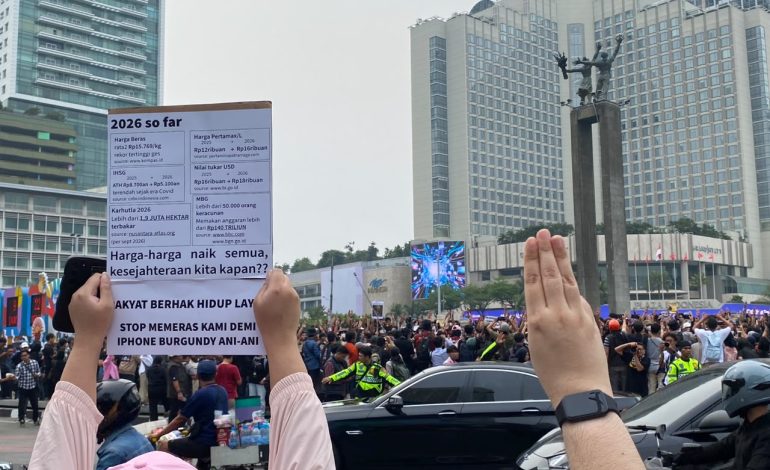 Simbol Tiga Jari hingga Isi Tuntutan: 3 Fakta Penting Demo Serentak 28 Oktober