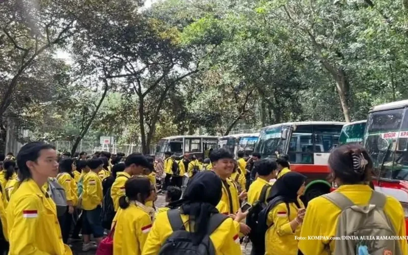 Setop MBG sampai Kembalikan TNI-Polri ke Barak, Tuntutan Mahasiswa di Aksi #MenujuIndonesiaBangkrut Setop MBG sampai Kembalikan TNI-Polri ke Barak, Tuntutan Mahasiswa di Aksi #MenujuIndonesiaBangkrut
