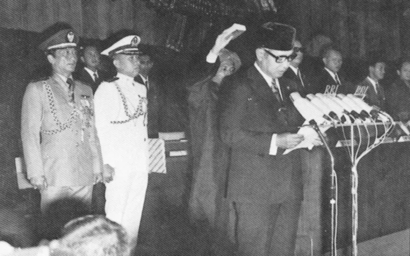 Dari Rosa ke Ling Ling: Ingatan Seorang Anak di Era Soeharto Dari Rosa ke Ling Ling: Ingatan Seorang Anak di Era Soeharto