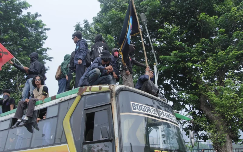 Khawatir Tak Bisa Pulang, Komisi I DPR Kebut Rapat RUU Penyiaran Khawatir Tak Bisa Pulang, Komisi I DPR Kebut Rapat RUU Penyiaran