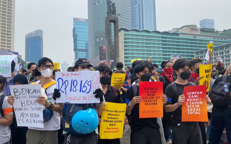 Lagi-lagi Represi: Aksi Indonesia Sadar Diadang Aparat, Militer Turun ke Jalan Lagi-lagi Represi: Aksi Indonesia Sadar Diadang Aparat, Militer Turun ke Jalan