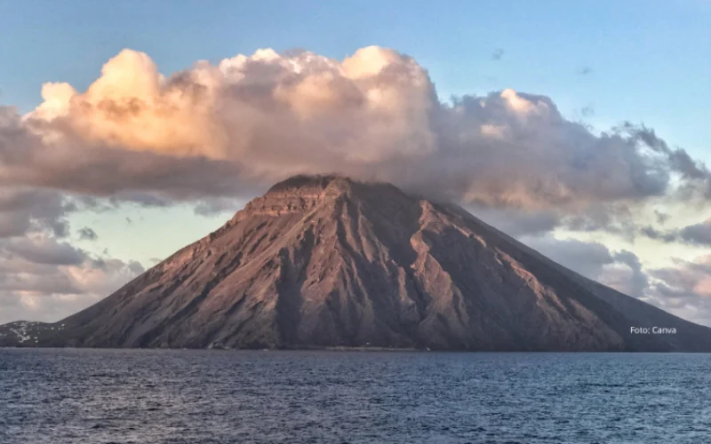 Lima Jurnalis Hilang Saat Meliput Anak Krakatau, Bagaimana Sebenarnya Pedoman Peliputan Bencana? Lima Jurnalis Hilang Saat Meliput Anak Krakatau, Bagaimana Sebenarnya Pedoman Peliputan Bencana?