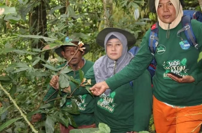 Mpu Uteun: Kelompok Perempuan Pelindung Hutan Aceh yang Melawan Patriarki Mpu Uteun: Kelompok Perempuan Pelindung Hutan Aceh yang Melawan Patriarki