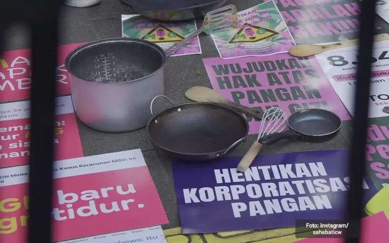 Perempuan Pukul Panci, Desak Penghentian Program MBG Sekali Lagi Perempuan Pukul Panci, Desak Penghentian Program MBG Sekali Lagi